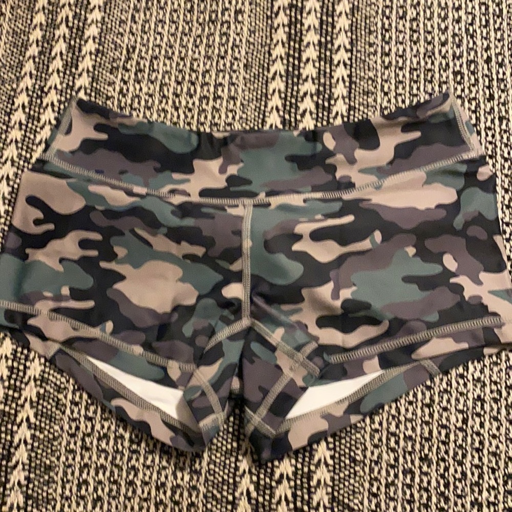 KFT Brand Camo Workout Shorts Size Small